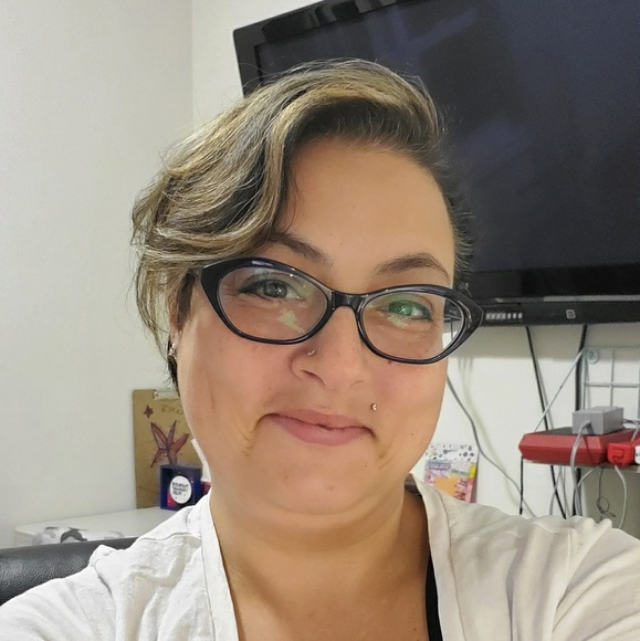 Meet your Posher, Ida - Picture 1 of 1